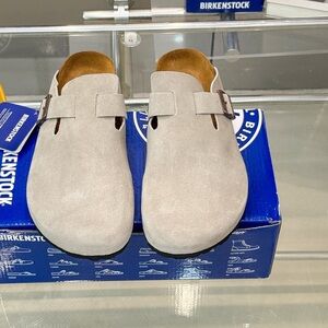 NWT Women's Birkenstock Boston Taupe Suede | NarrowFit